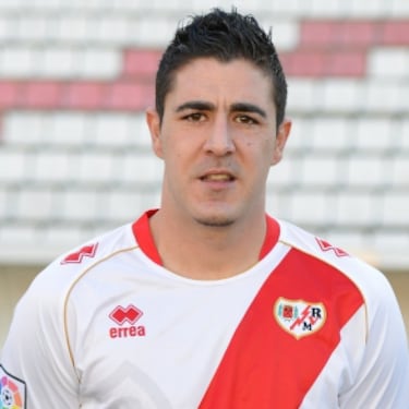 Jugó dos temporadas en el Barcelona de 2004 a 2006 y en 2012 después de pasar por varios equipos recala en las filas del Rayo Vallecano donde permanecería dos temporadas.

