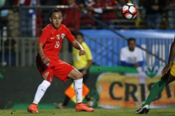 Futbol, Chile v Jamaica.
Partido amistoso 2016.
El jugador de la seleccion chilena Fabian Orellana, controla el balon durante el partido amistoso contra Jamaica disputado en el estadio Sausalito de Viña del Mar, Chile.
27/05/2016
Andres Pina/Photosport**********

Football, Chile v Jamaica.
Chile's player Fabian Orellana controls the ball during the friendly football match against Jamaica held at the Sausalito stadium in Vina del Mar, Chile.
27/05/2016
Andres Pina/Photosport