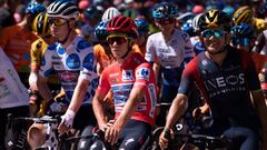 Decimoquinta etapa de La Vuelta a España 2022 con un recorrido de 149 kilómetros entre Martos y Sierra Nevada. En la foto, Jay Vine, Remco Evenepoel y Richard Carapaz antes de la salida de hoy. 