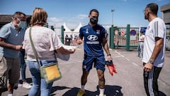 Memphis Depay, a la salida de un entrenamiento en julio.