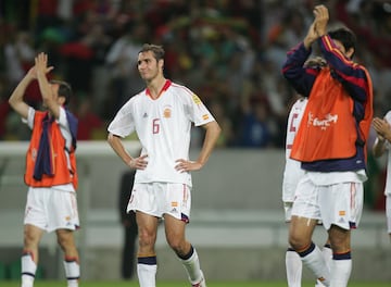 Iván Helguera se lamenta durante la Eurocopa 2004