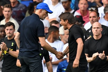 Al finalizar del partido, en el momento del saludo los dos entrenadores vuelven a encararse y terminan los dos expulsados.