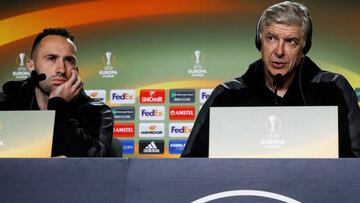 David Ospina, arquero de Arsenal, y Arsene Wenger, técnico.