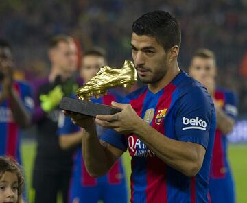 Luis Suárez collected the Golden Shoe again in 2015-16. He scored 40 goals in 35 games, becoming the third Barcelona player to win the award after Ronaldo and Messi.