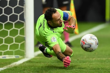 El equipo de Reinaldo Rueda derrotó a Uruguay en penales y avanzó a la siguiente ronda del torneo continental. David Ospina, la gran figura en Brasilia.