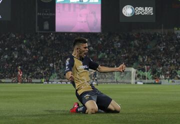 El zaguero es una las grandes promesas que tiene el futbol mexicano y en su etapa con Pumas ha aprovechado la lesión de Nicolás Freire para ser un candidato a quedarse con la titularidad del cuadro universitario. Vásquez ha hecho buena pareja con Quintana en la central en incluso ya se estrenó con la camiseta auriazul. 