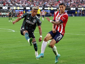 Julián Araujo of LA Galaxy attempts to clear a ball against Chivas.