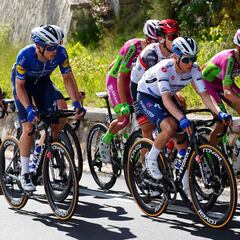 La UCI modifica la regla del lanzamiento de bidones