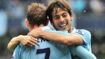 Kun y Silva dirigen la victoria del City ante el Everton