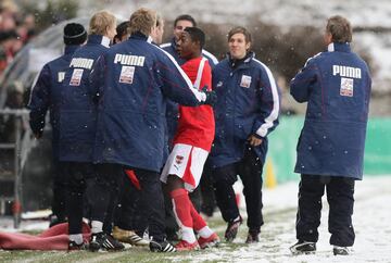 Su talento precoz fue rápidamente detectado en la federación austriaca y Alaba ha jugado en todas las categorías de la selección. En la imagen celebra un gol con la sub 17 anotado ante la sub 17 de Alemania.