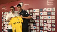 Zozulia: "He tenido ofertas de otros clubes de Primera División pero soy feliz en el Albacete"