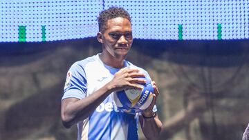 El Legan&eacute;s anuncia a Omeruo en plena presentaci&oacute;n del equipo