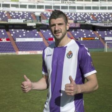 El tránsfer del primer y, de momento, único fichaje pucelano, Mitrovic, llegó ayer.