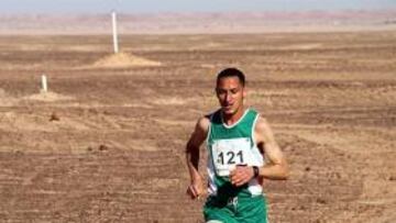 Un argelino bate el récord del Marathon del Sahara