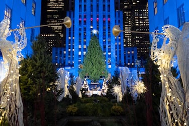 Árbol de Navidad del Rockefeller Center antes de la 93.ª ceremonia anual de encendido.