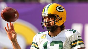 Una de las opciones para que el quarterback Aaron Rodgers aliviara la fractura en el dedo del pie era mediante una cirugía que no lo alejaría del equipo.