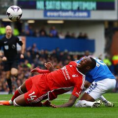 El Forest no se rinde: pide los audios del VAR ante el Everton