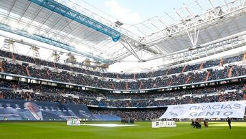 Paco Gento, el único futbolista que ha ganado seis Copas de Europa, falleció en Madrid a los 88 años de edad. Presidente de Honor del Real Madrid, donde jugó 600 partidos y marcó 183 goles en 18 temporadas (53-71), está considerado el mejor extremo izquierdo de la historia. Una leyenda del fútbol español y mundial.