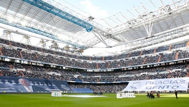 Paco Gento, el único futbolista que ha ganado seis Copas de Europa, falleció en Madrid a los 88 años de edad. Presidente de Honor del Real Madrid, donde jugó 600 partidos y marcó 183 goles en 18 temporadas (53-71), está considerado el mejor extremo izquierdo de la historia. Una leyenda del fútbol español y mundial.