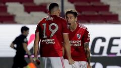 Argentina&#039;s River Plate Colombian Rafael Santos Borre (L) celebrates with teammate Gonzalo Montiel after scoring against Uruguay&#039;s Nacional during their closed-door Copa Libertadores quarterfinal football match at the Gran Parque Central stadium in Montevideo on December 17, 2020. (Photo by Raul MARTINEZ / POOL / AFP)