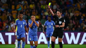 Kate Jacewicz jueza australiana del partido entre Colombia y Jamaica. (Photo by Patrick Hamilton / AFP)