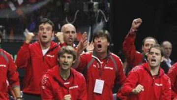 <b>UN ACTO DE FE. </b>España tendrá que ser una piña para apoyar a Ferrer y Almagro en sus cruciales partidos. Sólo hay una opción para revalidar la Davis: que ambos ganen.