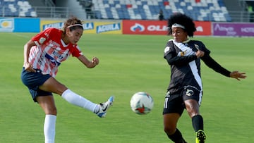 BARRANQUIILLA - COLOMBIA, 09-05-2022: Atlético Junior y Llaneros F.C en partido por la fecha 17 de la Liga Femenina BetPlay DIMAYOR 2022 jugado en el estadio Romelio Martínez de la ciudad de Barranquilla. / Atletico Junior and Llaneros F.C. in match for the date 17 as part of Women’s League BetPlay DIMAYOR 2022 played at Romelio Martinez stadium in Barranquilla city. Photo: VizzorImage / Jesus Rico / Cont