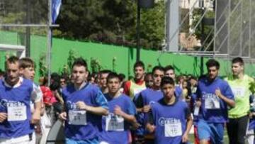 Varios aspirantes calentando.