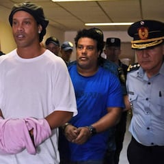 El abogado de Ronaldinho: "Es tonto, no sabe que cometió un delito"