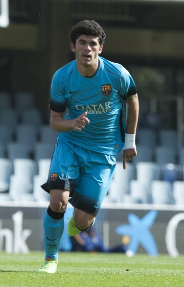 Se formó en las categorías inferiores del Barcelona. En 2016 debutó con el primer equipo de la mano de Luis Enrique. 