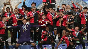 Soccer Football - Mexico - Liga MX - Final - Pachuca v Atlas - Estadio Hidalgo, Pachuca, Mexico - May 29, 2022 Atlas' Camilo Vargas and teammates celebrate with their medals  after winning the Liga MX REUTERS/Henry Romero