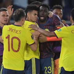 Colombia golea y se aferra a la última fecha para ir al repechaje