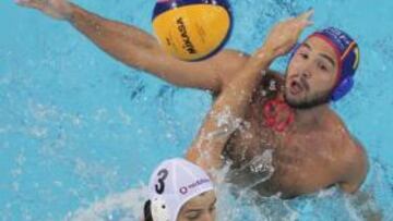 Felipe Perrone defiende una acción.