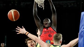 South Sudan's Khaman Maluach (C) slam dunks during the international friendly basketball game between Australia and South Sudan in Melbourne on August 17, 2023, ahead of the FIBA Basketball World Cup. (Photo by William WEST / AFP) / --IMAGE RESTRICTED TO EDITORIAL USE - STRICTLY NO COMMERCIAL USE--