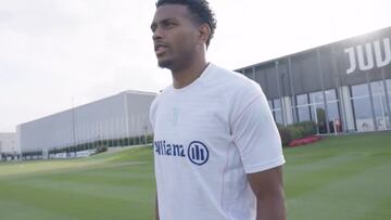 El defensor colombiano ya está disponible para sumar minutos este mes tras superar la rotura de ligamento cruzado que lo alejó desde noviembre de 2024.