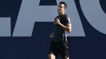Luis Hernández, ejercitándose en el Anexo de La Rosaleda.