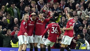 Manchester (United Kingdom), 30/10/2022.- Manchester United's Marcus Rashford (2-L) celebrates with teammates after scoring the 1-0 goal during the English Premier League soccer match between Manchester United and West Ham United in Manchester, Britain, 30 October 2022. (Reino Unido) EFE/EPA/ANDREW YATES EDITORIAL USE ONLY. No use with unauthorized audio, video, data, fixture lists, club/player publications
