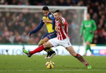 Alexis Sánchez jugó todo el partido y pese a algunas buenas jugadas, no pudo ayudar al Arsenal que pagó caro el pésimo primer tiempo.