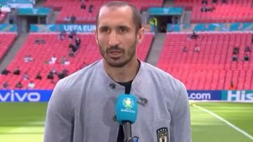 Chiellini se enredó en la entrevista post partido y se hace viral al instante...