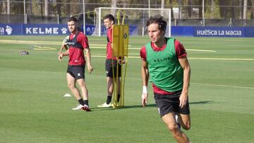 Mosquera, durante un entrenamiento del Huesca.