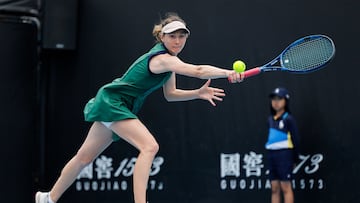 This hand out picture released by the Tennis Australia on January 15, 2025 shows Spain's Cristina Bucsa hits a return against Canada's Leylah Fernandez during their women's singles match at the Australian Open tennis tournament in Melbourne. (Photo by Dylan BURNS / TENNIS AUSTRALIA / AFP) / ----EDITORS NOTE ----RESTRICTED TO EDITORIAL USE MANDATORY CREDIT "AFP PHOTO / TENNIS AUSTRALIA/ DYLAN BURNS � NO MARKETING NO ADVERTISING CAMPAIGNS - DISTRIBUTED AS A SERVICE TO CLIENTS