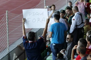 Gerard Piqué, in the midst of confusion