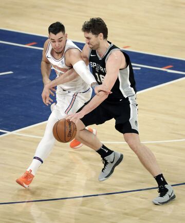 Los dos jugadores españoles se vieron las caras durante el partido de la NBA entre los New York Knicks y los San Antonio Spurs. La victoria fue para los de Gasol por 91-100.