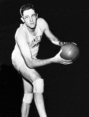 Jugó en los Chicago American Gears (1946-1947) y en los Minneapolis Lakers (1948-1956). Ganó siete campeonatos de la NBA, la BAA y la NBA, un MVP del All-Star Game, tres títulos de máximo anotador del campeonato y jugó en cuatro ocasiones el All-Star Game. Fue elegido en 6 ocasiones en el mejor quinteto de la liga.