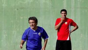 <b>MAESTRO. </b>Juanma Lillo intenta implantar el 4-3-3 a sus jugadores.