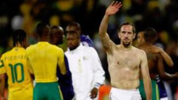 <b>AU REVOIR. </b>Ribèry y Francia se despidieron del Mundial. Junto a Italia, los dos grandes fracasos.