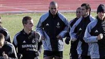 <b>AGOTADOS.</b> Vanderlei Luxemburgo comenzó a dejar su sello en la sesión matutina.