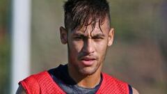 Neymar, durante un entrenamiento en Barcelona