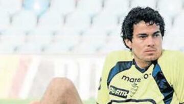 <b>LESIONADO. </b>Iván Kaviedes tardará todavia en recuperarse de su lesión de rodilla.