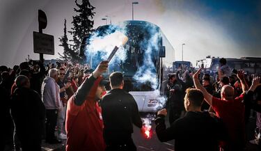 Mendilibar desata la locura en Grecia